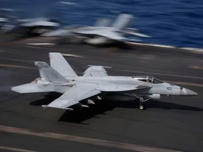 СМИ: в районе столкновения двух военных самолетов США нашли еще одного военного