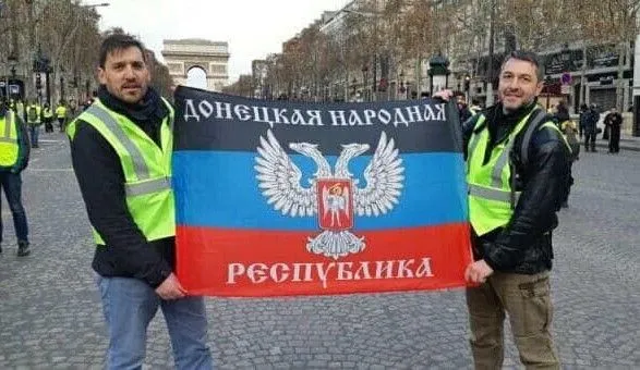 В СБУ рассказали кто развернул флаг "ДНР" в Париже