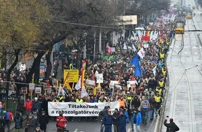 В Будапешті пройшли масові протести проти "рабського закону"