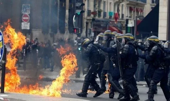 Протести "жовтих жилетів" у Франції: 1385 затриманих, 135 поранених