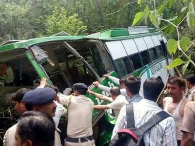 В Кашмире автобус упал в скалистое ущелье, есть жертвы