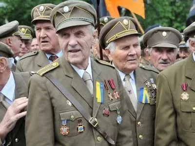 Порошенко пообещал немедленно подписать закон о предоставлении статуса ветеранов воинам УПА