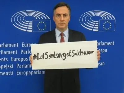 #LetSentsovGetSakharov: європолітики запустили потужний флешмоб