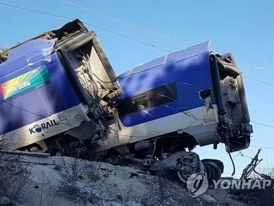 В Южной Корее поезд сошел с рельсов, есть пострадавшие