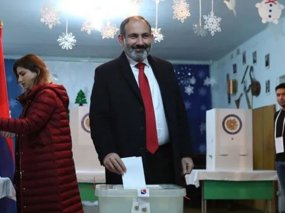 Блок Пашиняна лідирує на виборах Вірменії після обробки половини бюлетенів