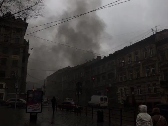 У центрі Львова горить будівля