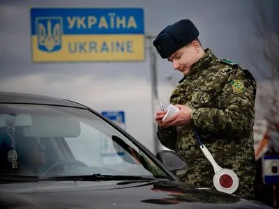 За минувшие сутки пограничники не пустили в Украину 76 россиян
