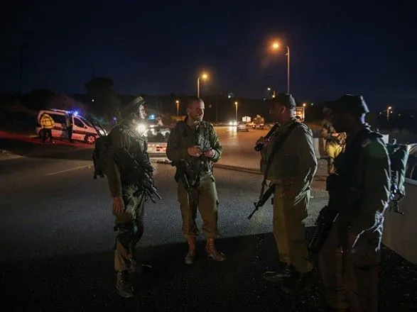 Боевики расстреляли остановку с людьми в Израиле