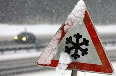 Через снігопад на Київщині сталось більше 30 ДТП, є загиблі