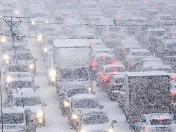 Из-за снегопада Киев остановился в пробках