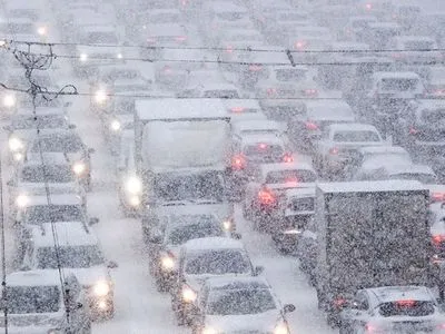 Из-за снегопада Киев остановился в пробках