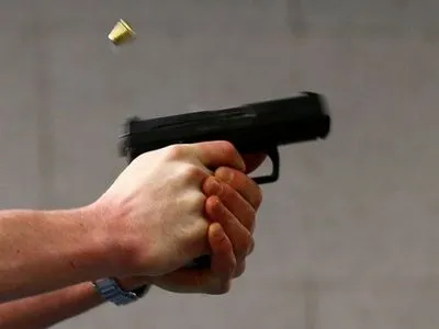 Отец подстрелил своего несовершеннолетнего сына из пистолета