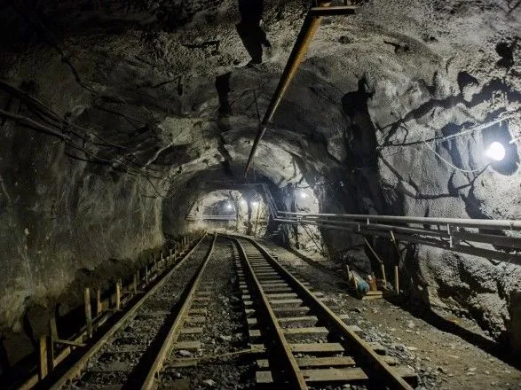 Подземный страйк: десять горняков подняли из шахты из-за плохого самочувствия