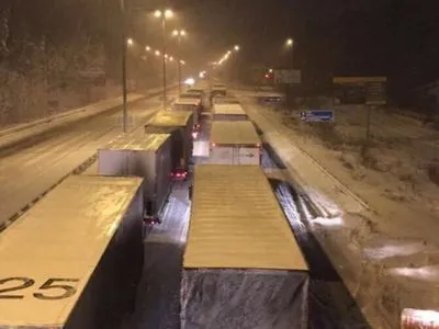 Въезды в Киев для грузовиков пока открыты