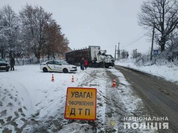 Одна людина загинула і 104 аварії стались на Київщині