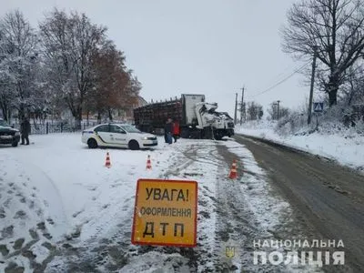 Один человек погиб и 104 аварии произошли в Киевской области