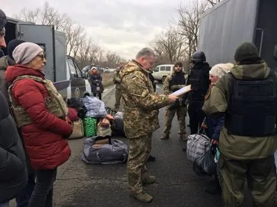 З окупованого Донбасу передали ще 13 арештантів