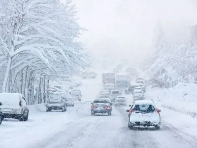 В Украине сегодня будет идти снег, дороги укроет гололедица