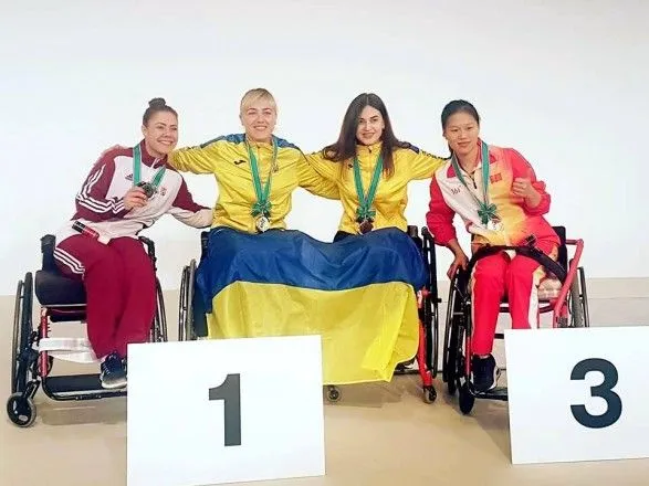 Украинские парафехтовальщицы получили полный комплект медалей на старте КС