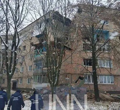 Вибух у Фастові: рятувальники шукають під завалами двох мешканців будинку