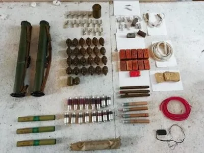 На чердаке дома СБУ обнаружили арсенал боеприпасов