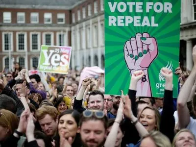 Парламент Ирландии принял законопроект о легализации абортов