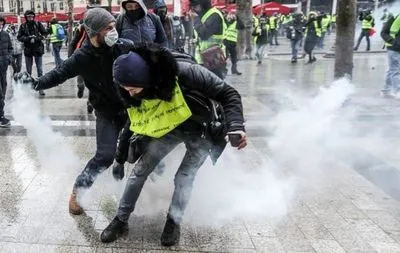 За время протестов "желтых жилетов" во Франции погибли семь человек
