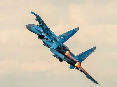 Су-27 розбився при посадці на військовому аеродромі