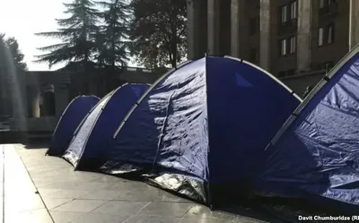 Представители оппозиции ставят палатки на улицах Тбилиси