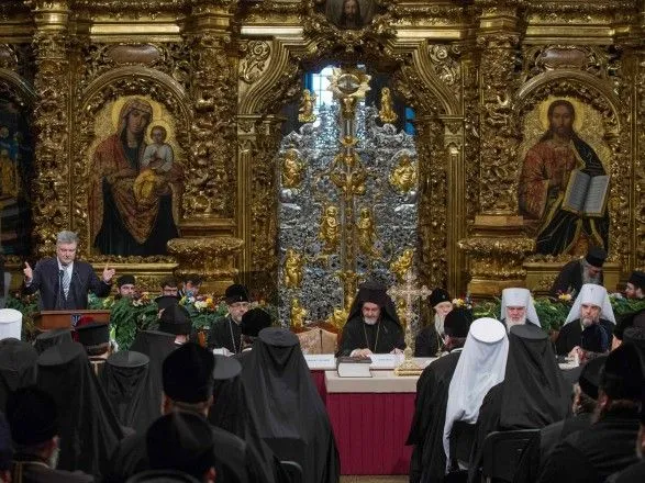 В условиях напряженности России, Украина движется к отдельной Церкви - The New York Times