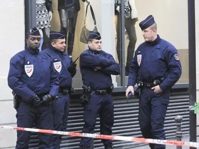 Глава МВС Франції проведе зустріч з поліцейськими профспілками на тлі їх закликів до протестів