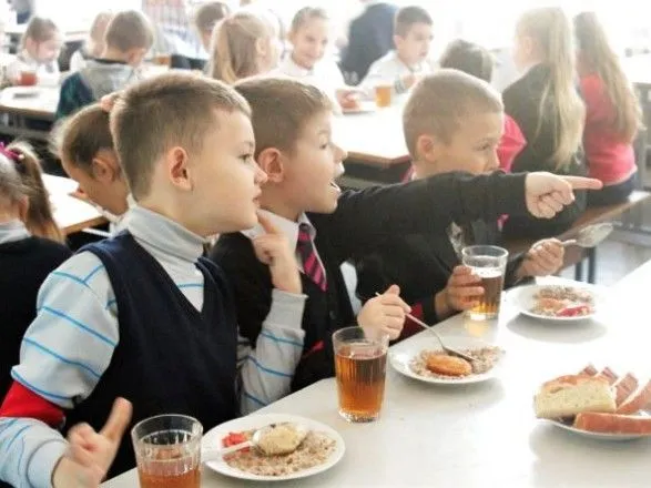 Питание детей: контроллеры повторно проверят столовые столичных школ