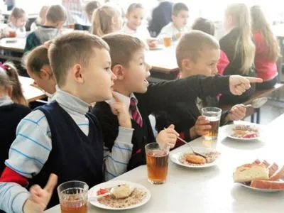 Харчування дітей: контролери повторно перевірять їдальні столичних шкіл