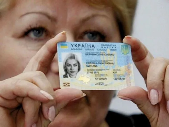 За год украинцы оформили более миллиона ID-паспортов