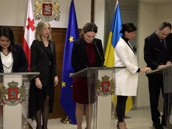 Украина, Грузия, Молдова подписали Меморандум о совместных действиях по реинтеграции территорий и противодействия РФ