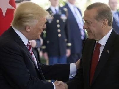 Решению США по Сирии предшествовала беседа Эрдогана и Трампа