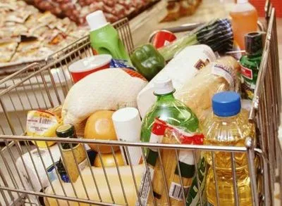 Украинцы стали больше тратить на еду и алкоголь