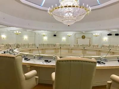 Геращенко предложила перенести переговорную площадку ТКГ в Астану