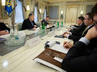 Порошенко і Волкер обговорили продовження тиску на РФ