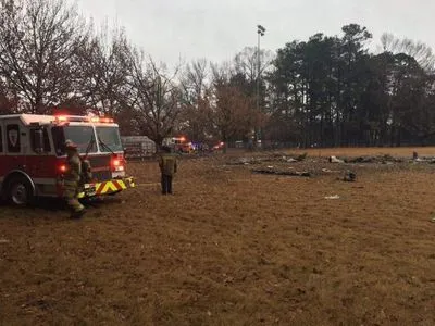 В США в результате падения самолета на футбольное поле погибли три человека