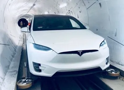 Маск открыл первый скоростной тоннель под Лос-Анджелесом