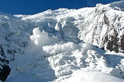 Спасатели призывают украинцев быть осторожными в горах из-за схода лавин