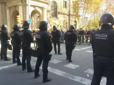 Каталонские сепаратисты заблокировали дороги в Барселоне