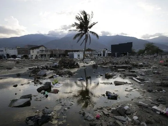 v-indoneziyi-ne-menshe-20-lyudey-zaginuli-cherez-tsunami