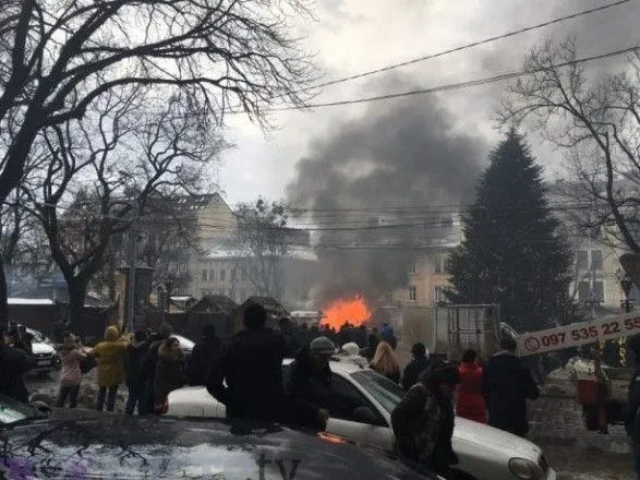 На Різдвяному ярмарку у центрі Львова стався вибух