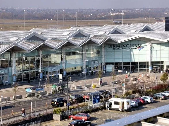 Аеропорт Бірмінгема відновив роботу