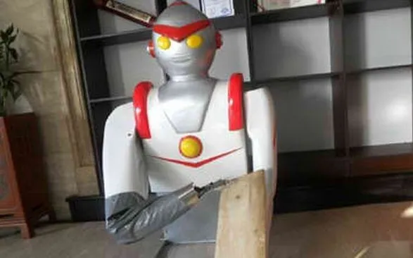 У шеф-поваров появился конкурент: в сети показали, как робот готовит лапшу