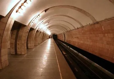 Столичную станцию "Лыбидская" закрыли, ищут взрывчатку