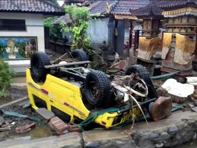 Число жертв цунами в Индонезии возросло до 168, опубликовано видео "удара" цунами на концерт