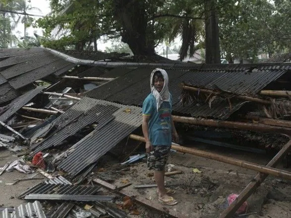 v-indoneziyi-62-lyudini-zaginuli-cherez-tsunami